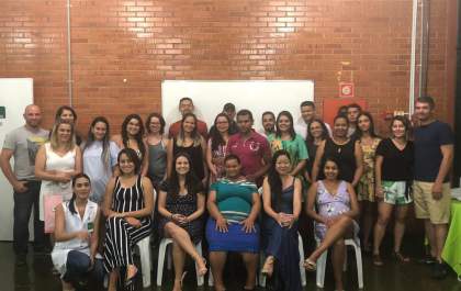 Gestantes do Grupo Amor Pleno aprendem como dar banho no bebê