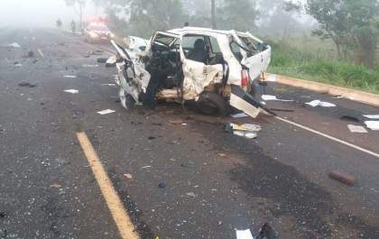 Cinco pessoas morrem em batida frontal entre dois carros