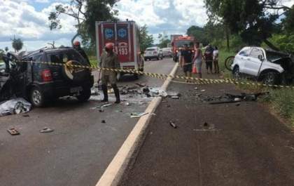 Acidente na BR-262 mata três pessoas e deixa cinco feridas