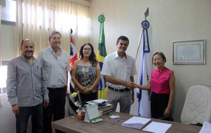 Tamiko recebe visita de diretor do SENAI para apresentação de novos projetos
