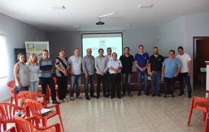 Desenvolvimento Agrário reúne comerciantes na ACIA