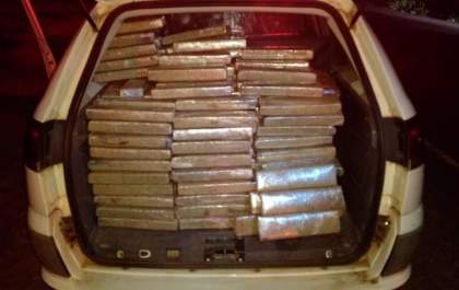 Jovem é preso com 280 tabletes de maconha