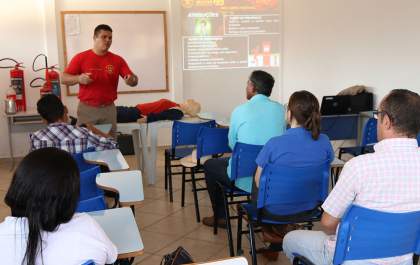 Servidores Públicos participam de treinamento oferecido pelos bombeiros