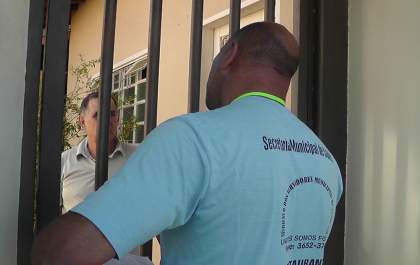 Contra a dengue, Prefeitura notifica donos de imóveis para limpeza