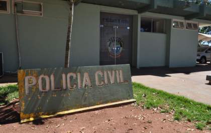 Mulher deixa cachorro definhando e revolta moradores do Novo Oeste