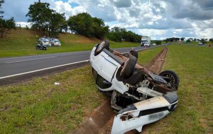 Mulheres ficam feridas em capotamento na Marechal Rondon