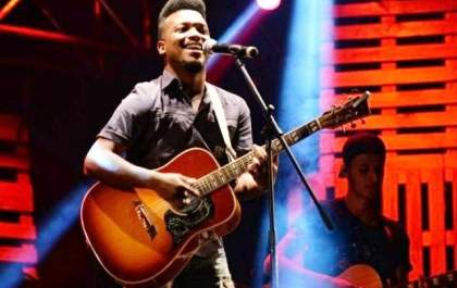 Comparsa em assassinato de Pele Negra continua foragido