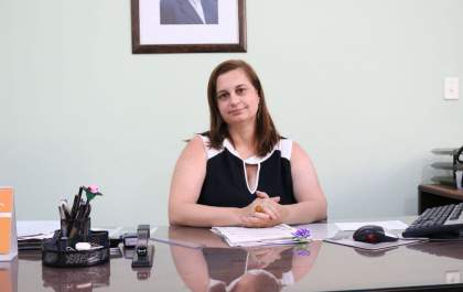 Secretária de Educação é convocada para prestar esclarecimentos sobre plano de carreira