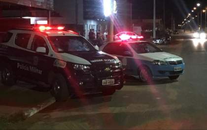 PM flagra duas menores em tabacaria consumindo bebida alcoólica e narguilé