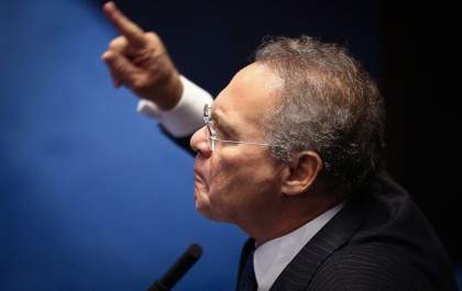Renan Calheiros desiste de disputar a presidência do Senado