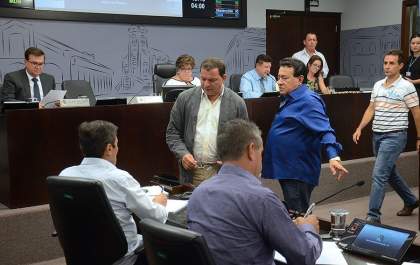 Metade dos projetos da pauta são adiados na primeira sessão
