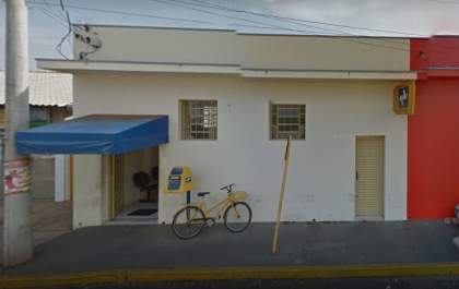 Após incêndio, agência dos Correios é invadida