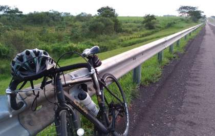 Ciclista cai por conta de obra na Marechal Rondon