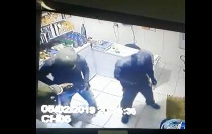 Dupla armada e encapuzada rende funcionário e foge com quase R$ 1 mil de posto em Andradina