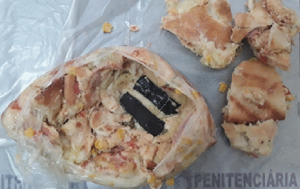 Mãe tenta entrar em presídio com placa de celular em pizza
