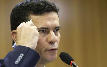 Sob pressão, Moro muda pacote anticrime