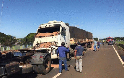 Engavetamento em rodovia deixa quatro pessoas feridas