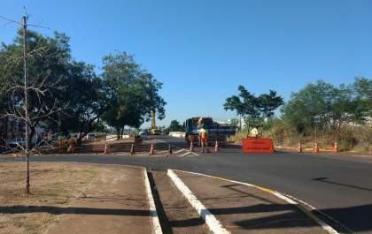Saída pela avenida Nelson Calixto, em Birigui, está interditada para obras