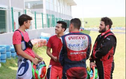 Corredores movimentam kartódromo de Birigui