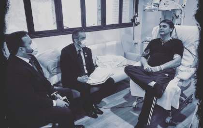 Após 17 dias de internação, Bolsonaro tem alta e deixa hospital rumo a Brasília