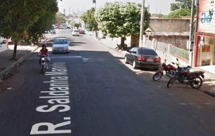Mototaxista bate em moto parada e idosa sofre traumatismo craniano