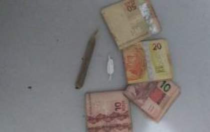 Jovem é preso em flagrante por porte de drogas&nbsp;