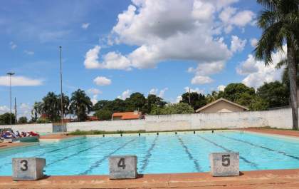Esporte oferece aulas gratuitas de natação, alongamento e hidroginástica