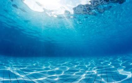 Menino de 7 anos é internado na UTI após se afogar em piscina de hotel