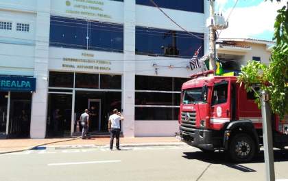 Incêndio na sede da Justiça Federal mobiliza bombeiros