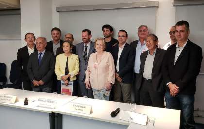 Tamiko e prefeitos da região buscam solução para aterros na Secretaria do Meio Ambiente
