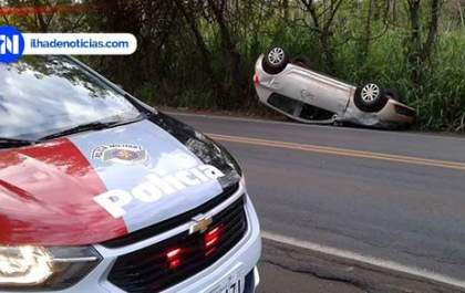 Carro capota na rodovia que liga Ilha às praias