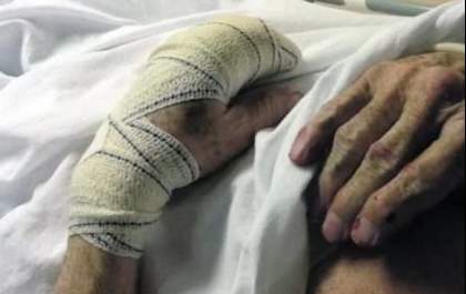 Mulher agride idoso de 91 anos com cadeira e vai presa em flagrante&nbsp;