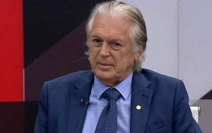 Presidente do PSL nega que deve deixar partido e não comenta sobre Bebianno