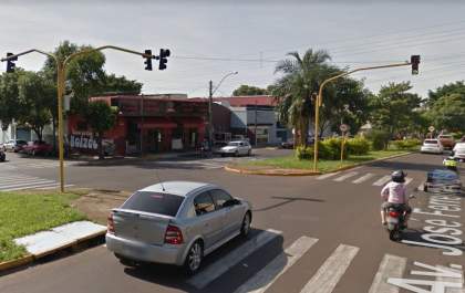 Semáforo na José Ferreira Batista passará a ter 2 tempos e conversões serão probidas