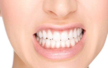 Tratamento para bruxismo inclui botox, quiropraxia e fisioterapia