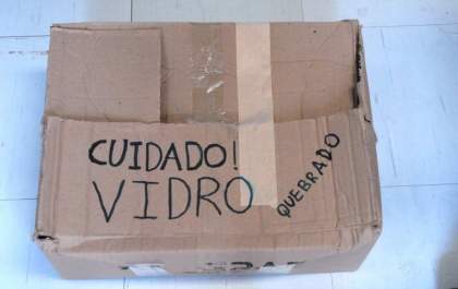 Vidros jogados no lixo ferem três coletores em Birigui