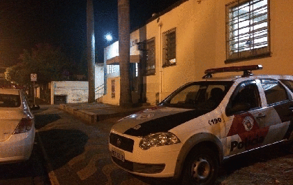 Jovem é presa pela PM acusada de agredir o pai