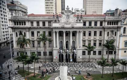 Professor da USP elogia ditadura e chama uniões homoafetivas de 'aberrações'