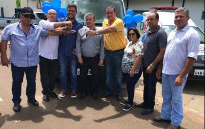 Deputado Eduardo Rocha prestigia entrega de veículos