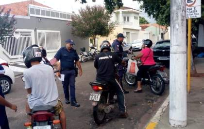 Campanha contra ultrapassagens irregulares aborda 150 veículos