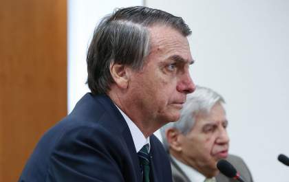 Bolsonaro cede em idade para mulheres