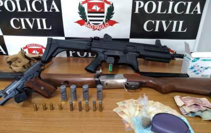 Operação Feira Livre tem 11 presos e fuzil apreendido em condomínio de luxo