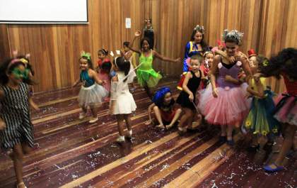 Cultura realiza baile de carnaval para turma do balé