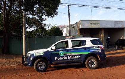 Homem descumpre medida protetiva e arrasta mulher pelos cabelos