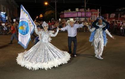 Mais de 7 mil pessoas prestigiam desfile no centro de Três Lagoas