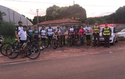 Médico que foi atropelado faz manifesto por instalação de ciclovia