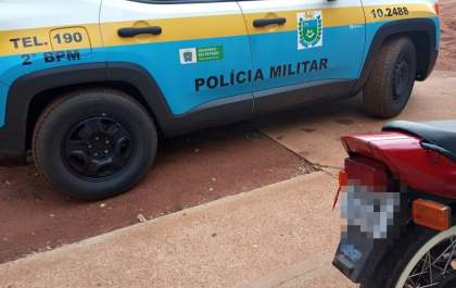 Mulher vai viajar e tem moto furtada na área de casa no Parque São Carlos