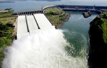 Itaipu gera disputa entre Brasil e Paraguai