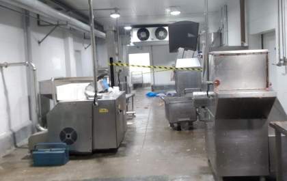 Funcionário de frigorífico morre ao cair em máquina de moer carne