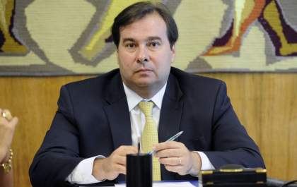 Projeto para militares na Câmara gera conforto para análise da reforma, diz Maia